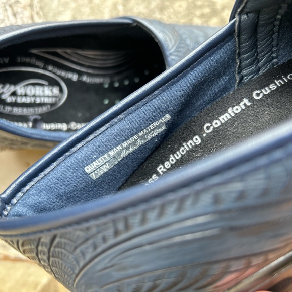 Navy Embossed Slip-On Shoes by Easy Street Lyndee Slip Resistant clogsSz-7.5W. L - Picture 6 of 13